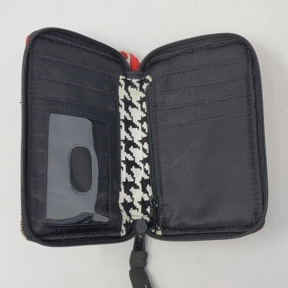 VERA BRADLEY CARRY IT ALL WRISTLET WALLET RED WHITE BLACK DECO DAISY QUILTED